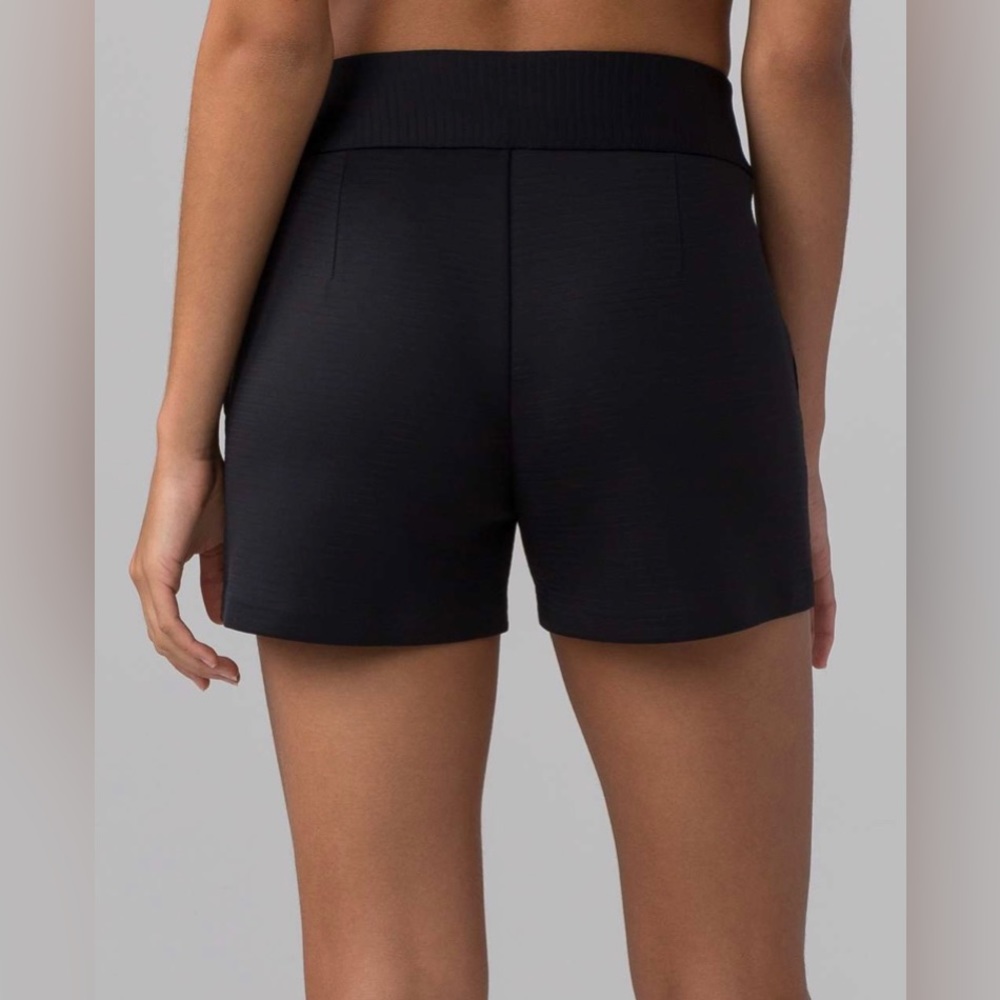 Lululemon Shaped Short 3” black size 4